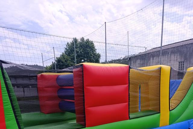 Mega pista de obstáculos