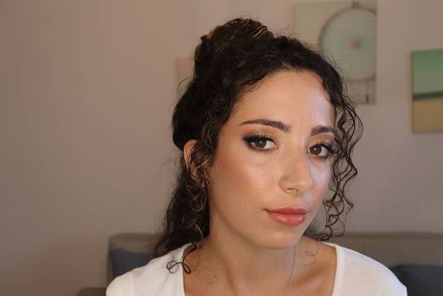 Maquilhagem glam e luminosa