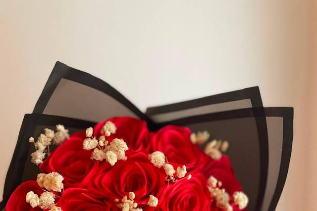 Rosas Vermelhas com gypsófila