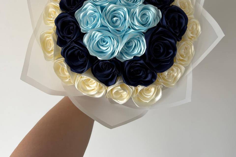 Buquê Rosas azuis e brancas