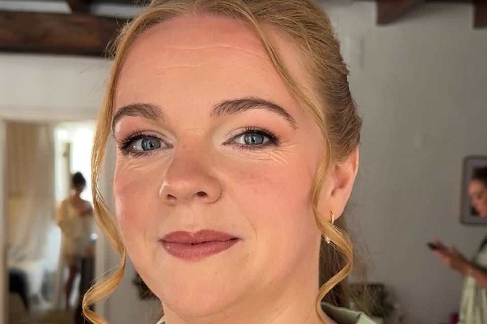 Makeup e penteado de madrinha