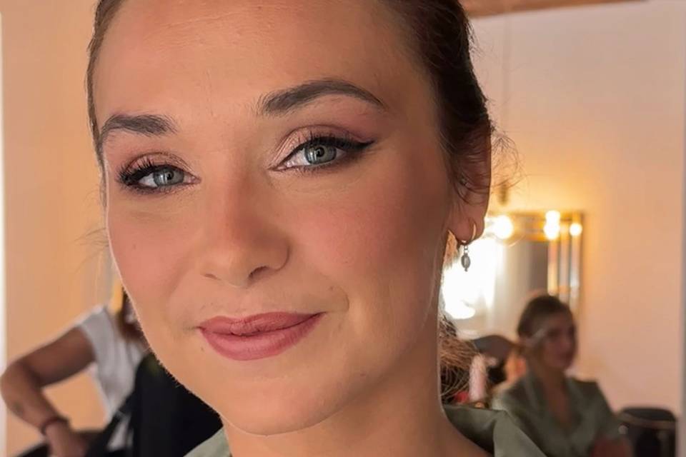 Makeup e penteado de madrinha