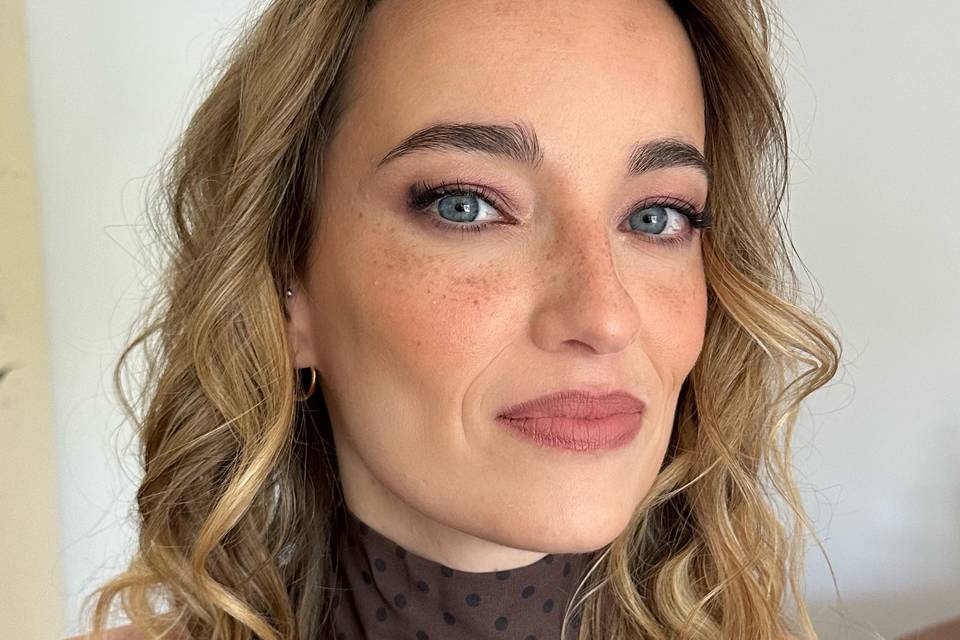 Makeup e penteado de convidada