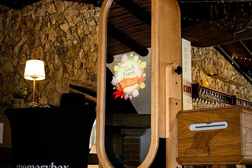 LUXE Mirror - Booth