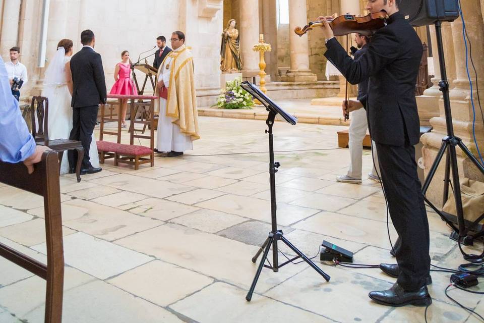 Violino na cerimónia religiosa