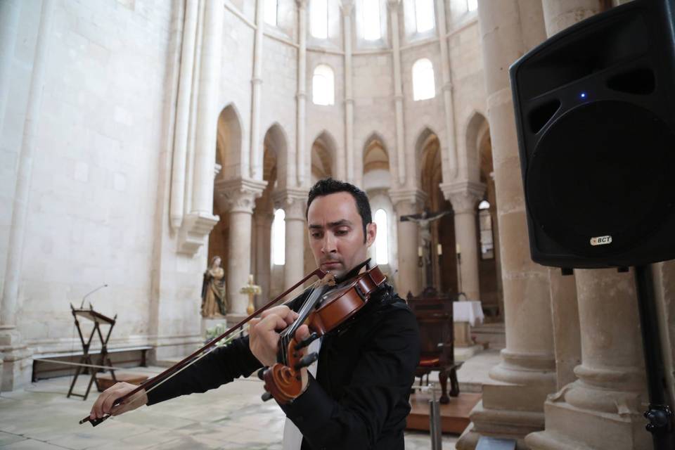 Violino na cerimónia religiosa