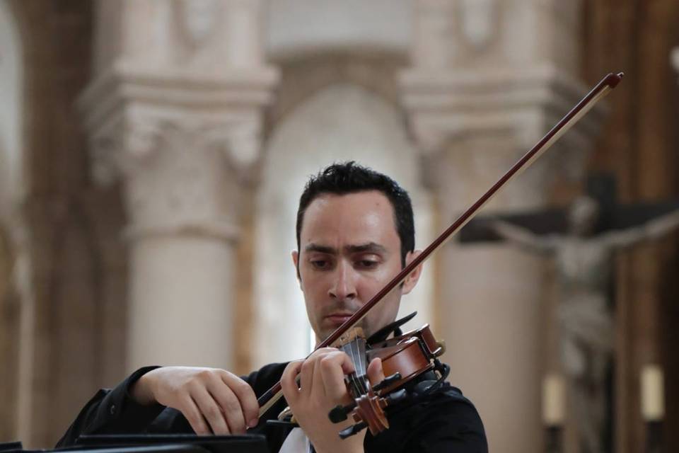 Violino na cerimónia religiosa