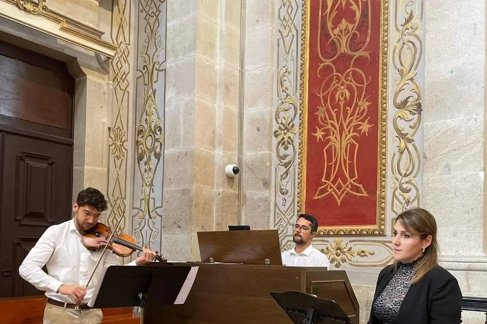 Organista, Violinista, Cantora