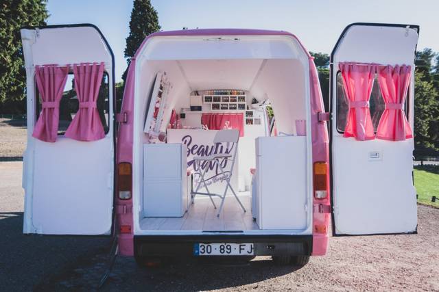 Beauty Van by Márcia Borges