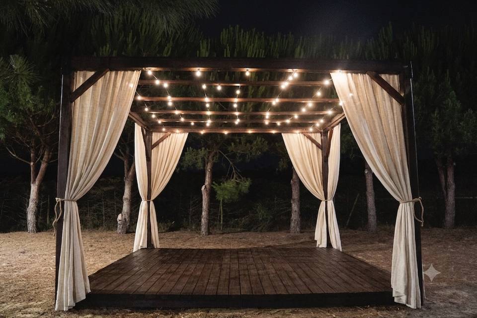 Palco de frente À noite
