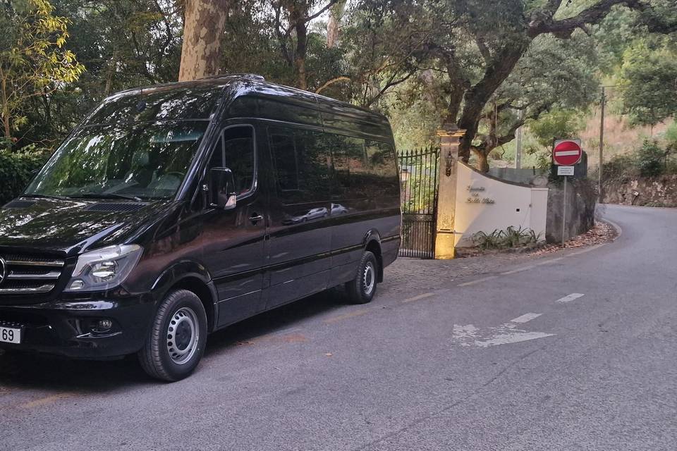Mercedes Sprinter 8pax outside