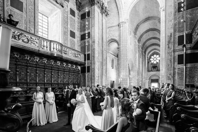 Noivos no altar.