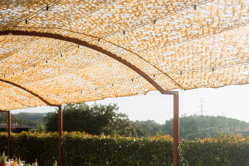 Mesa debaixo da ramada