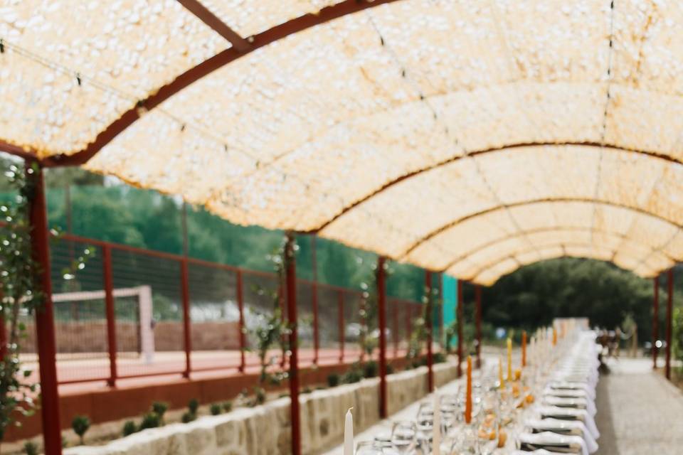 Mesa debaixo da ramada