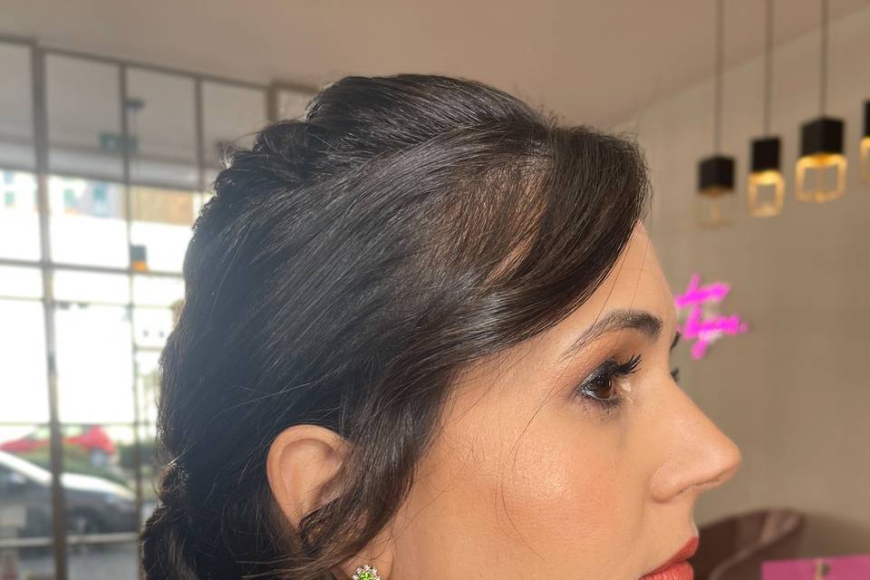 Penteado e Maquilhagem