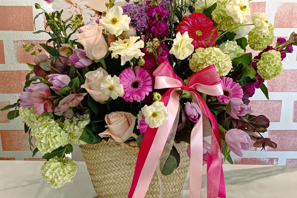 Cesta com flores naturais