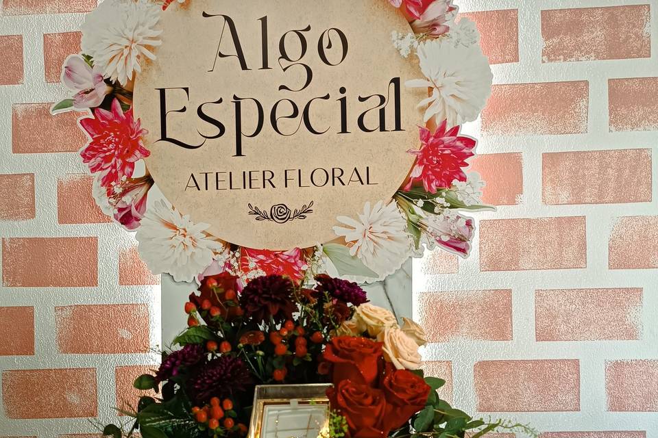 Box com flores, peluche, colar