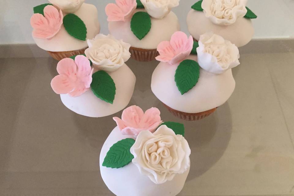 Cupcakes rosa e branco