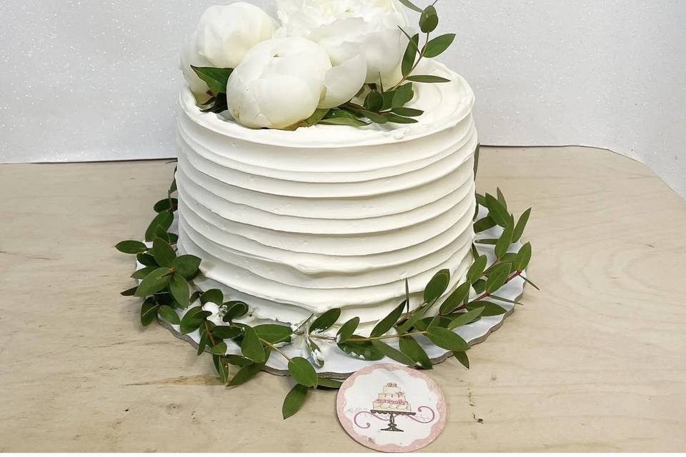 Bolo minimalista com flores
