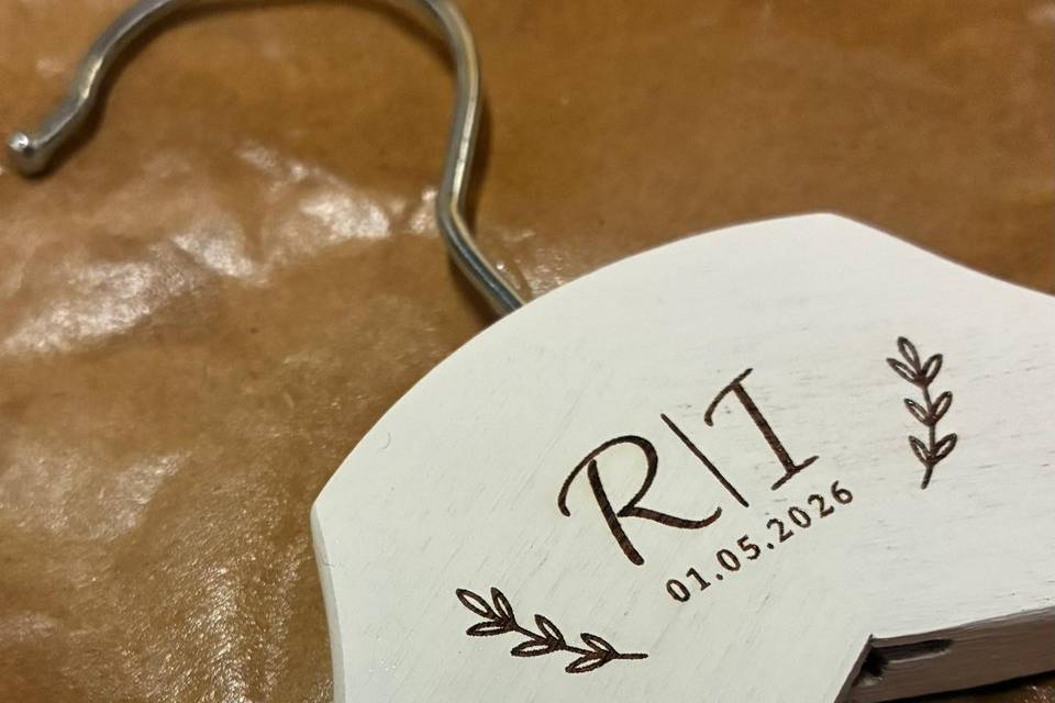 Cabide para roupa de noivos