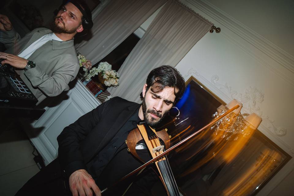 DJ + Violino