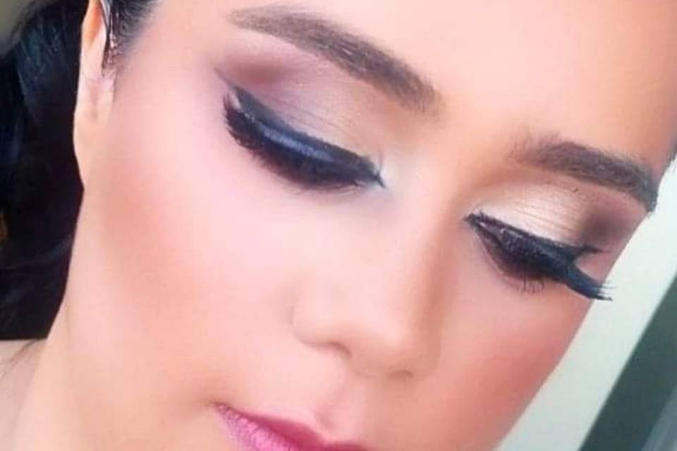 Aline Castro Makeup