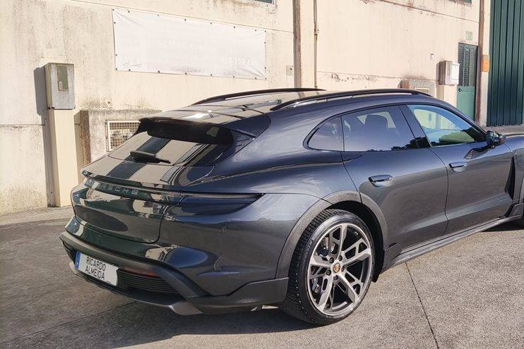 Porsche Taycan Cross Turismo