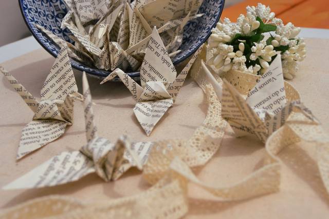 Book Page Origami Tsurus – Set