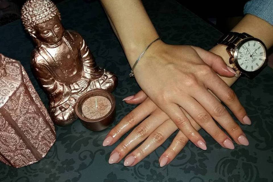 Nude nails