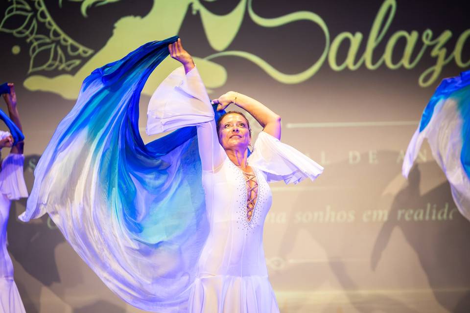Dança com véu