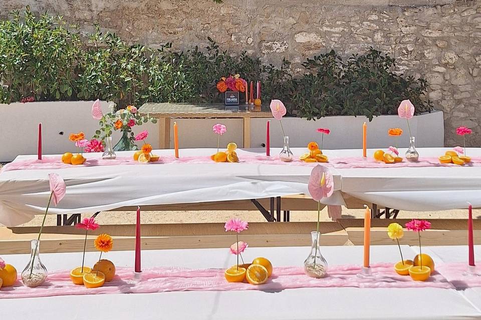 Mesa posta com decoração