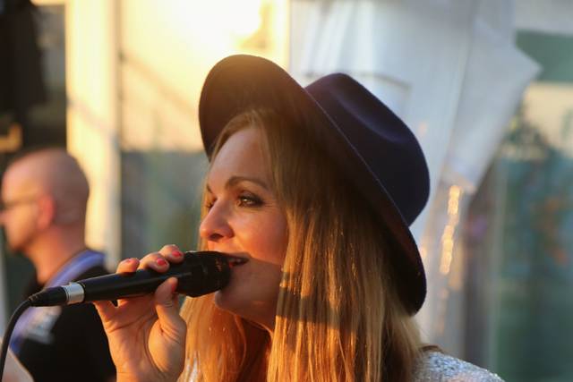 Cantora Iza
