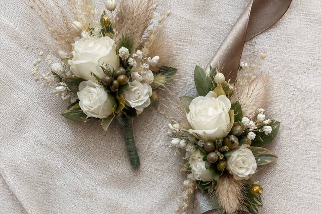 Lapela e pulseira floral