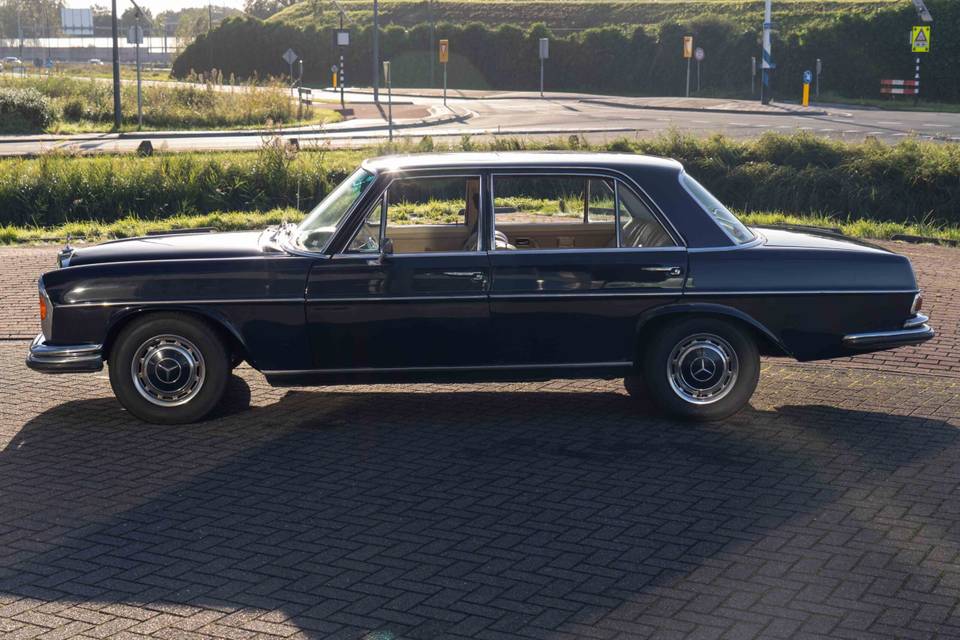 Mercedes Benz 280 SEL