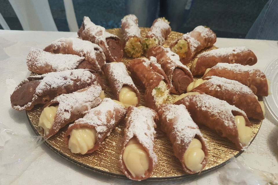 CANNOLI