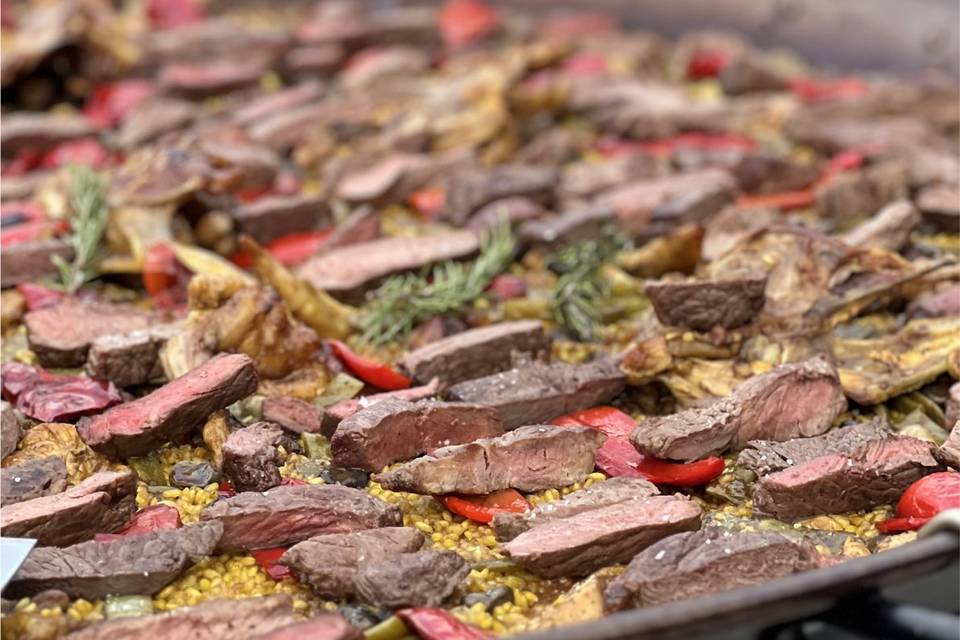 Paella valenciana com entrecot