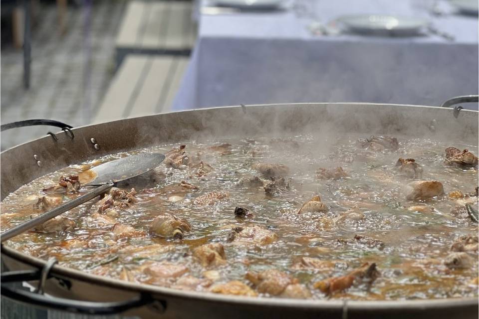 A cozinhar paella