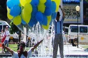Balões azul e amarelo