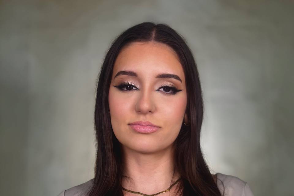 Eyeliner egípcio com brilho