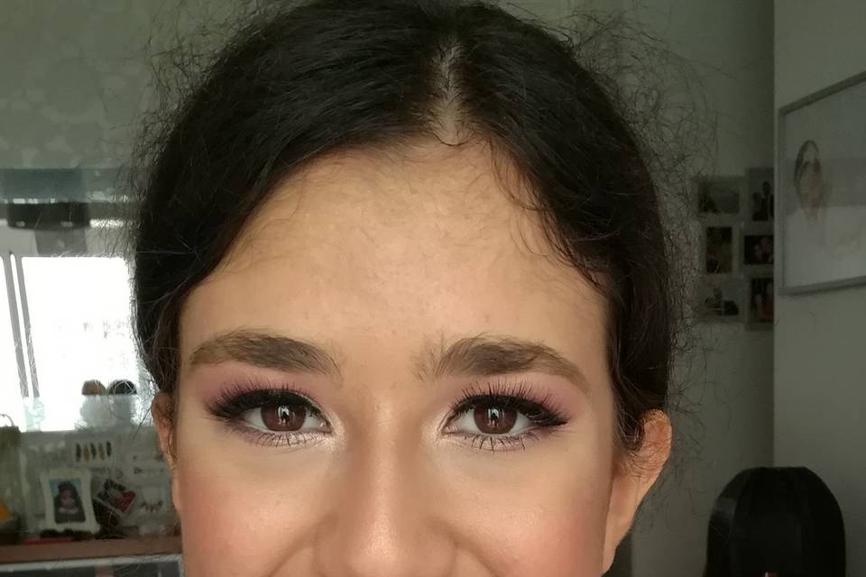 Alice Loves Makeup