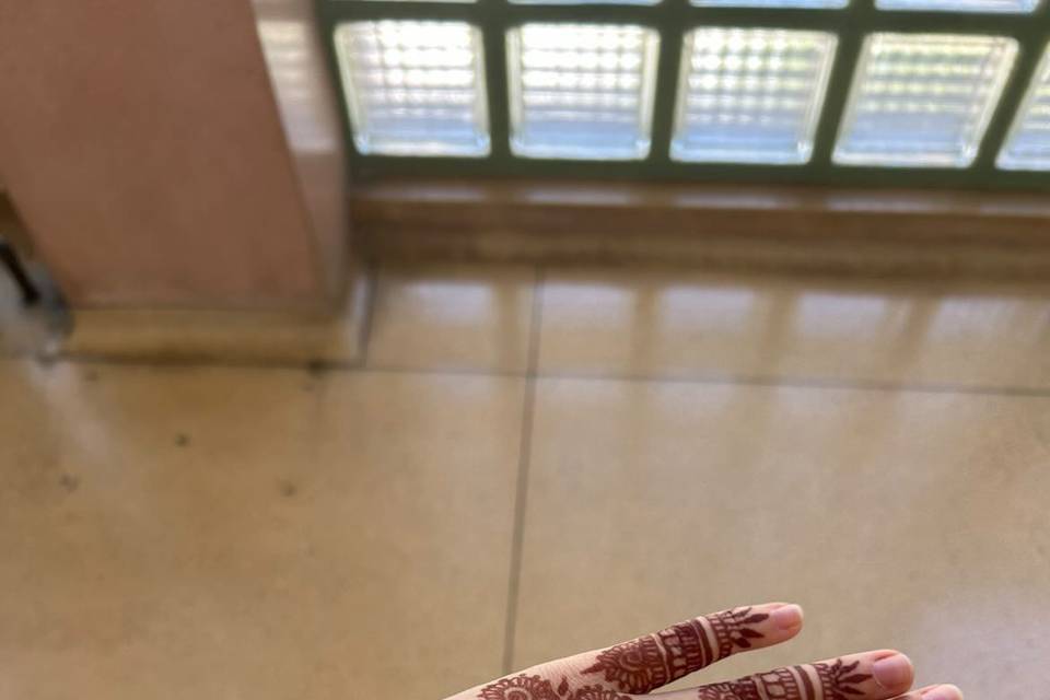 Detailed henna