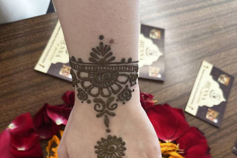 Elegant & Simple henna