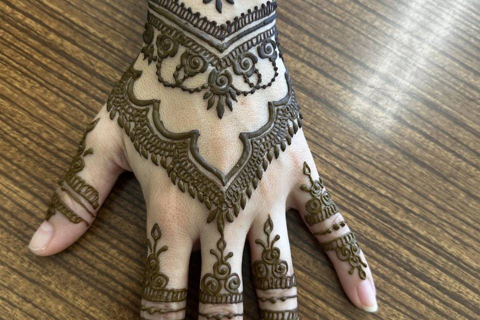 Detailed henna