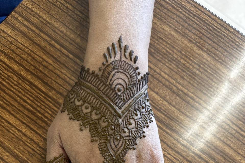 Elegant henna