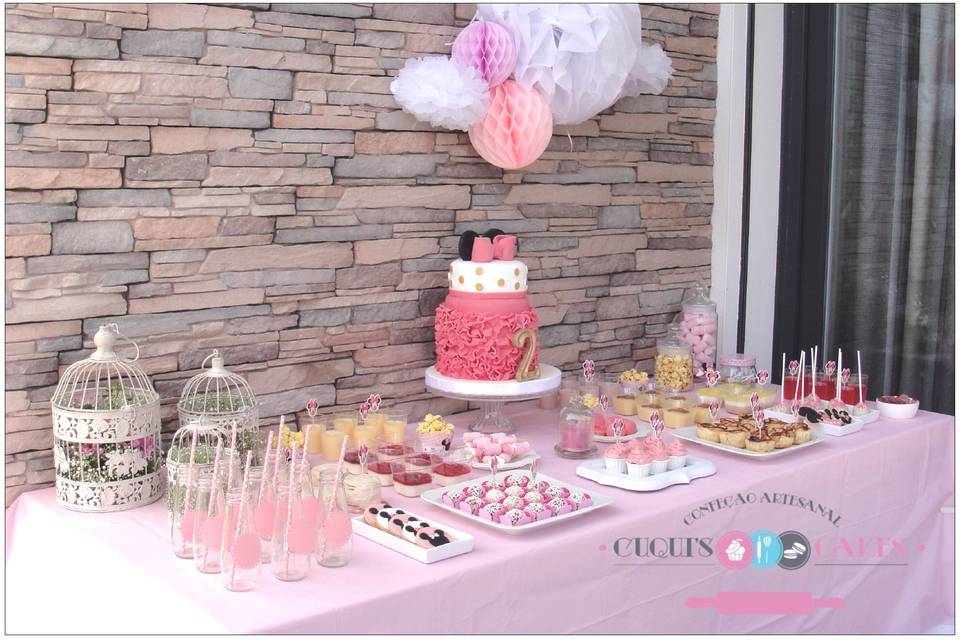 Cuqui's Cakes - Macarons & Party Styling