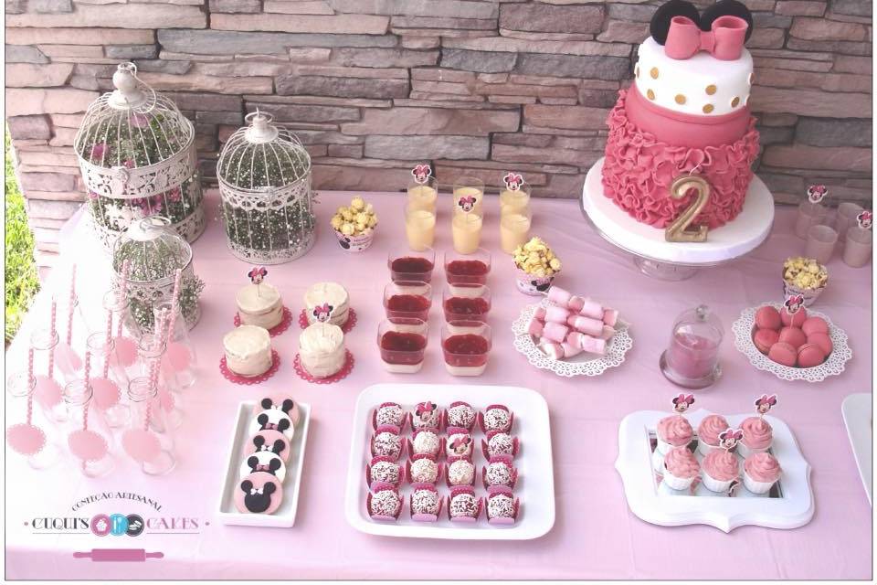 Cuqui's Cakes - Macarons & Party Styling