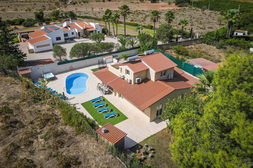 Exterior com piscina