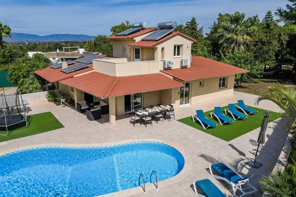 Exterior com piscina