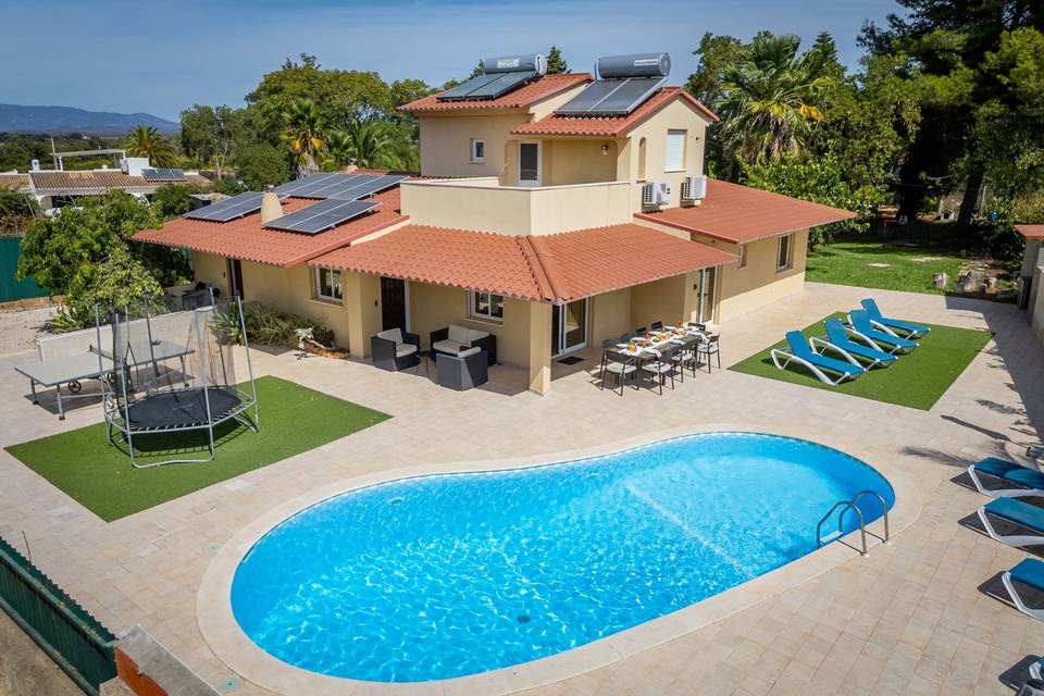 Exterior com trampolim