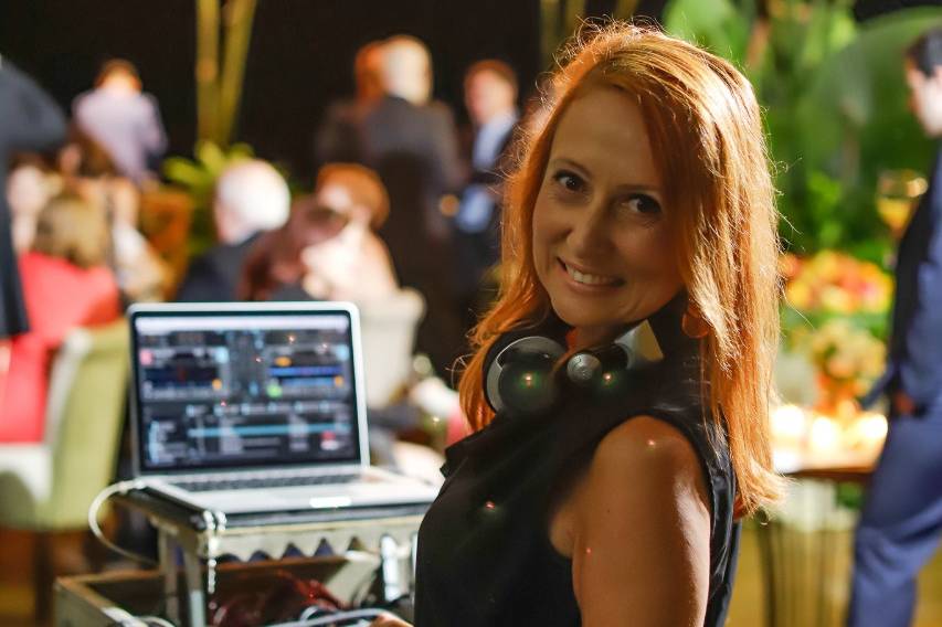 Simone Borth Event & Wedding DJ's